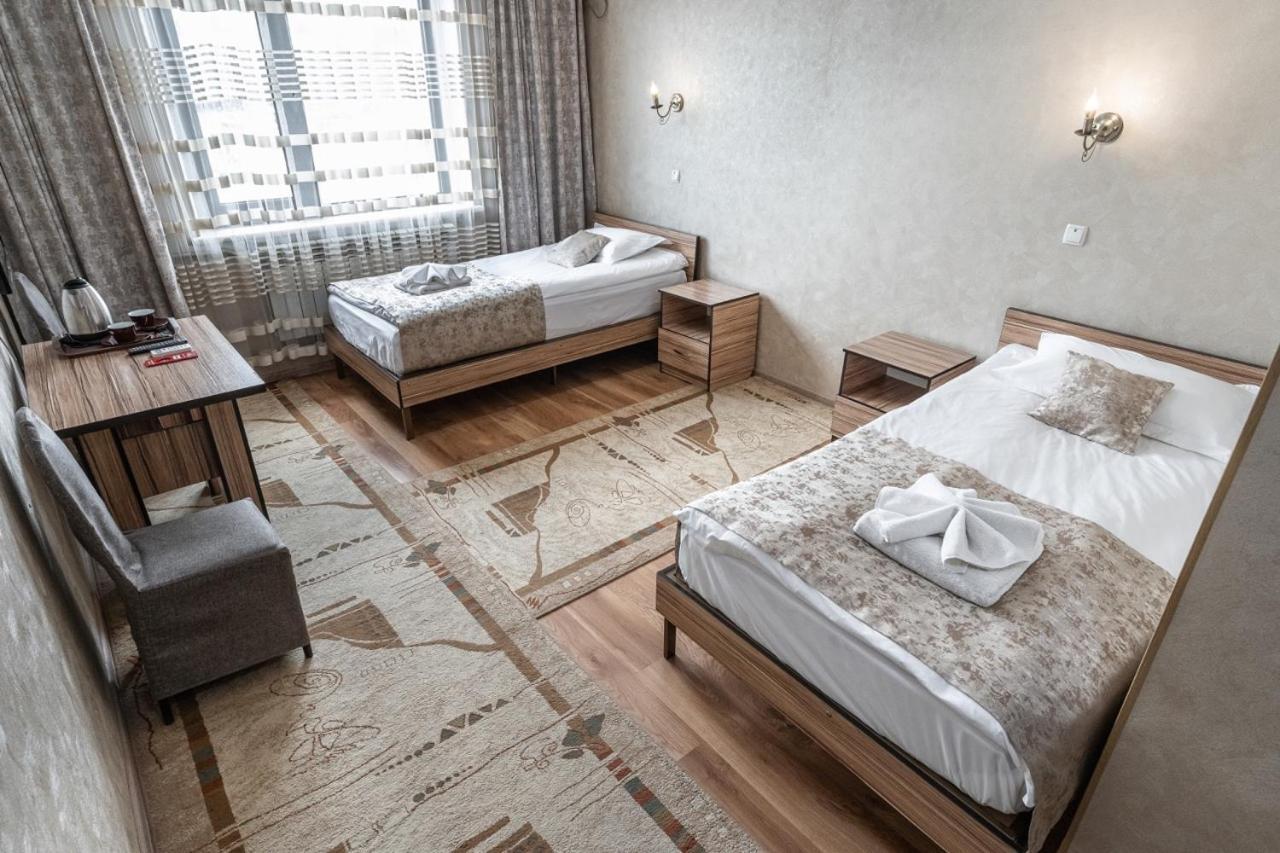 Madanur Hotel Karakol Dış mekan fotoğraf