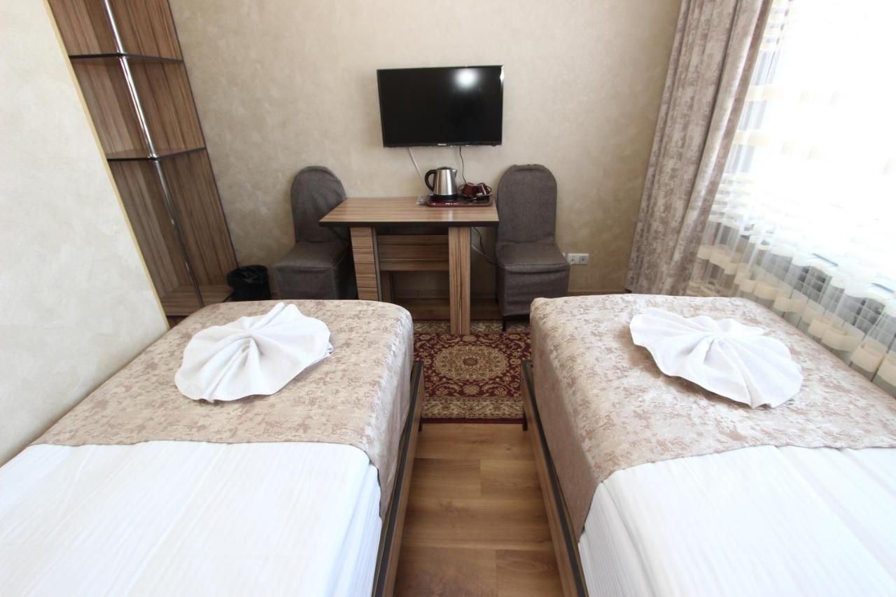 Madanur Hotel Karakol Dış mekan fotoğraf